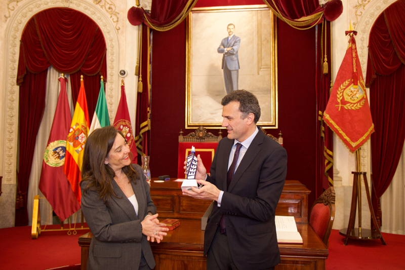 A Coruña y Cádiz refuerzan su alianza estratégica en su 20º aniversario de hermanamiento.