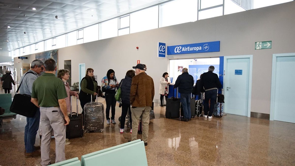 Tres vuelos desviados de A Coruña a Santiago por falta de visibilidad