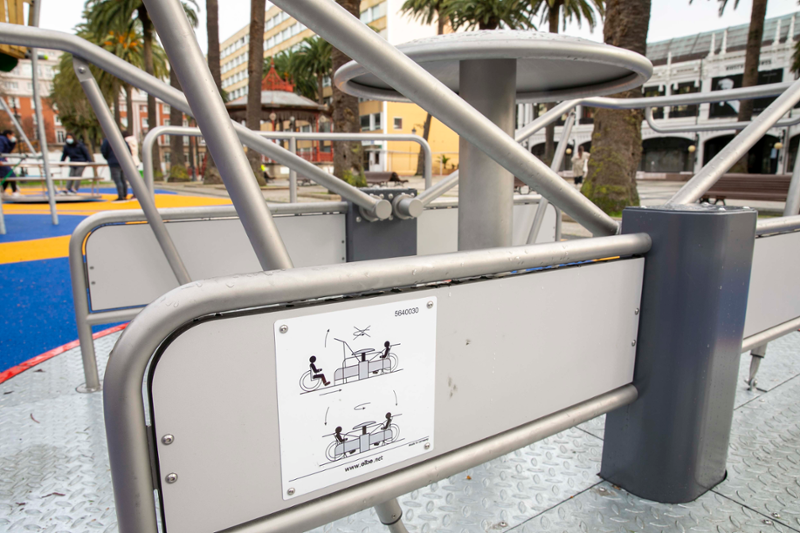 Renovación del parque infantil en la plaza de la Palloza para Catro Camiños