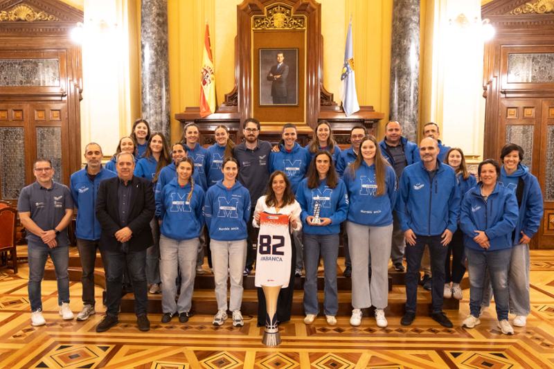 Inés Rey recibe al Maristas Coruña tras su histórico ascenso a la Liga Femenina Challenge.