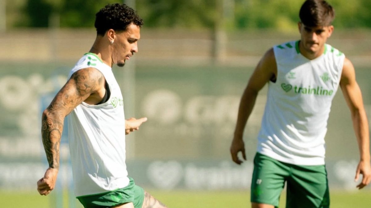 Coruña se prepara para recibir al Betis con el regreso de Morante a la convocatoria