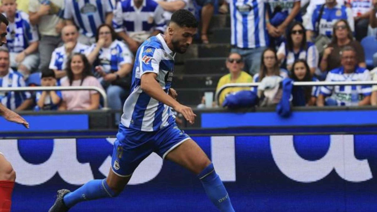 El Deportivo de La Coruña pierde a Zakaria Eddahchouri por lesión y cirugía inminente