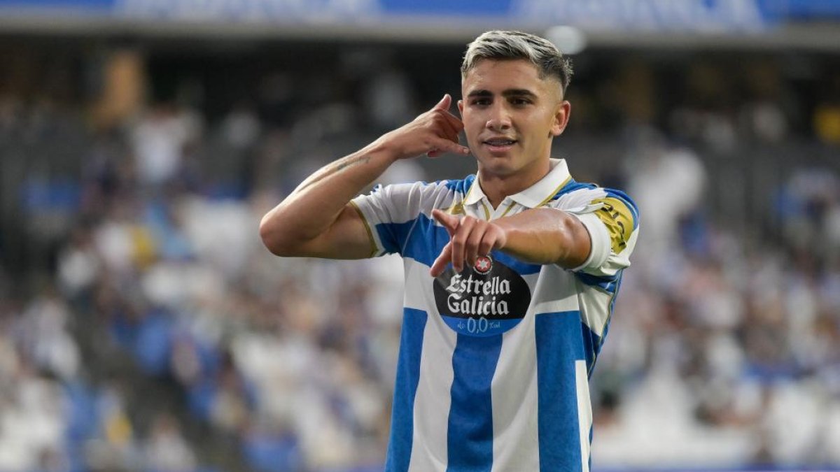 Yeremay Hernández asume titularidad y capitanía en el Deportivo de La Coruña